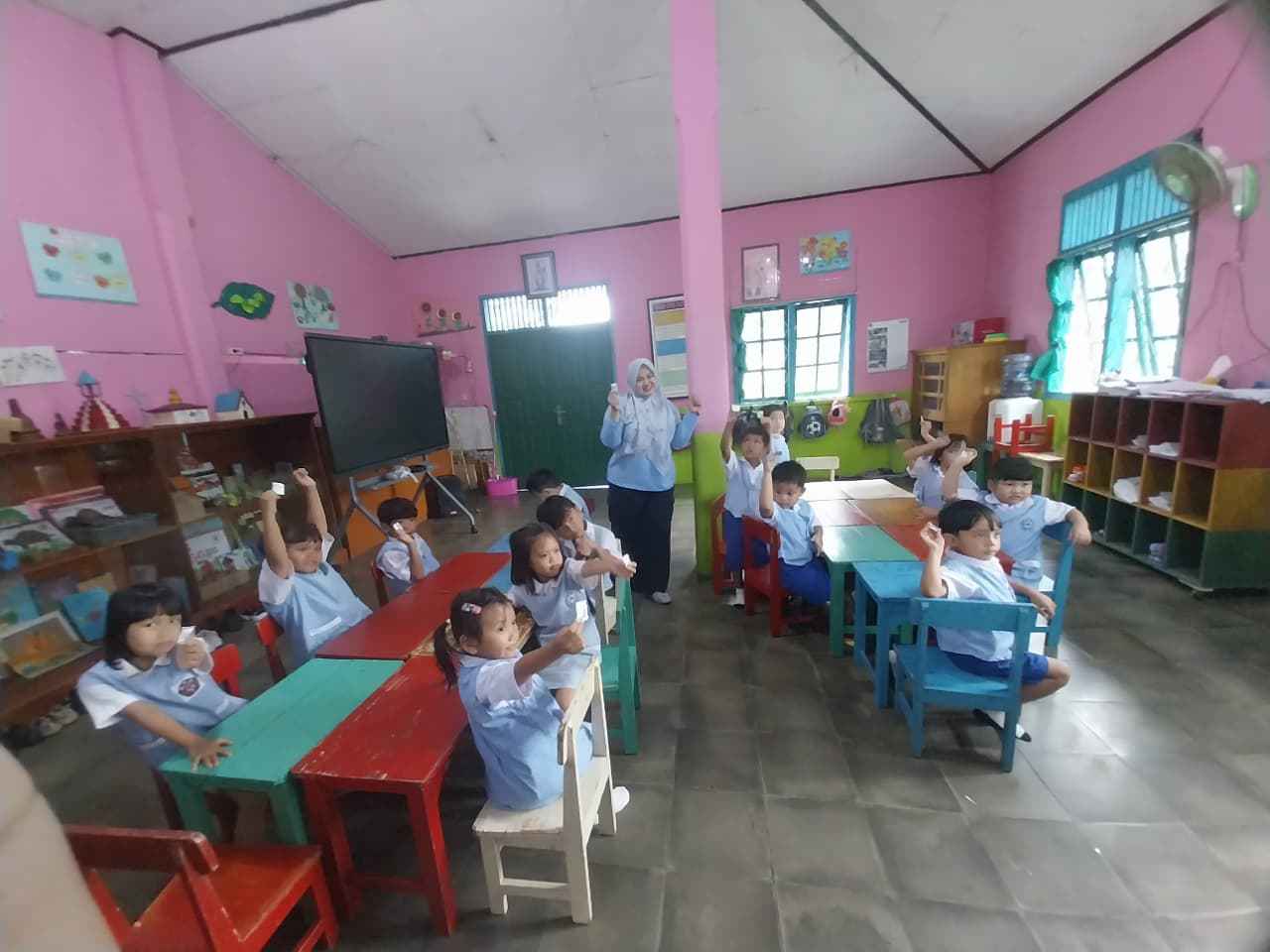 ANAK SEHAT, MASA DEPAN HEBAT: KUNJUNGAN PUSKESMAS WAY URANG DI TK XAVERIUS KALIANDA